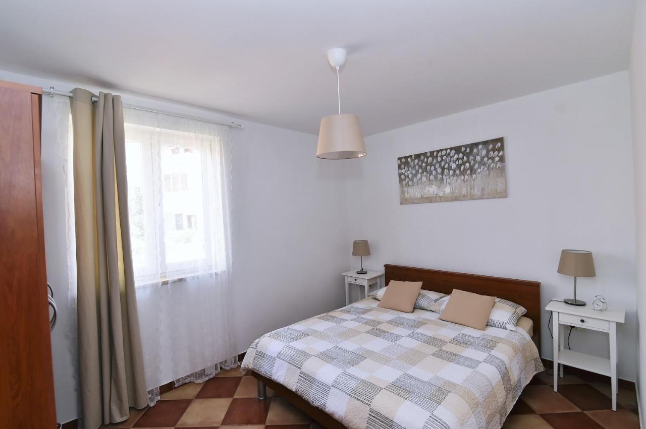 Apartments Luni Baška Exterior foto